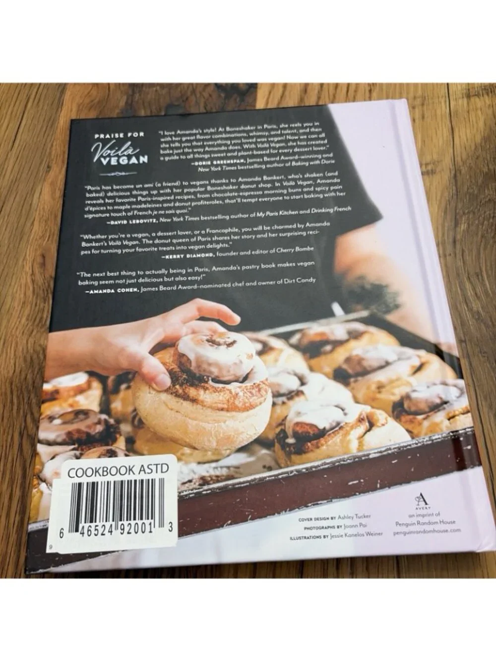 Voila Vegan by Amanda Bankert Brand New Hard Cover Desserts